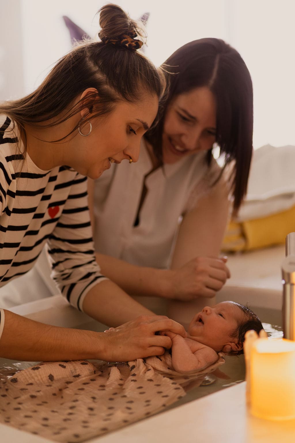thérapeutique bain bébé avec maman