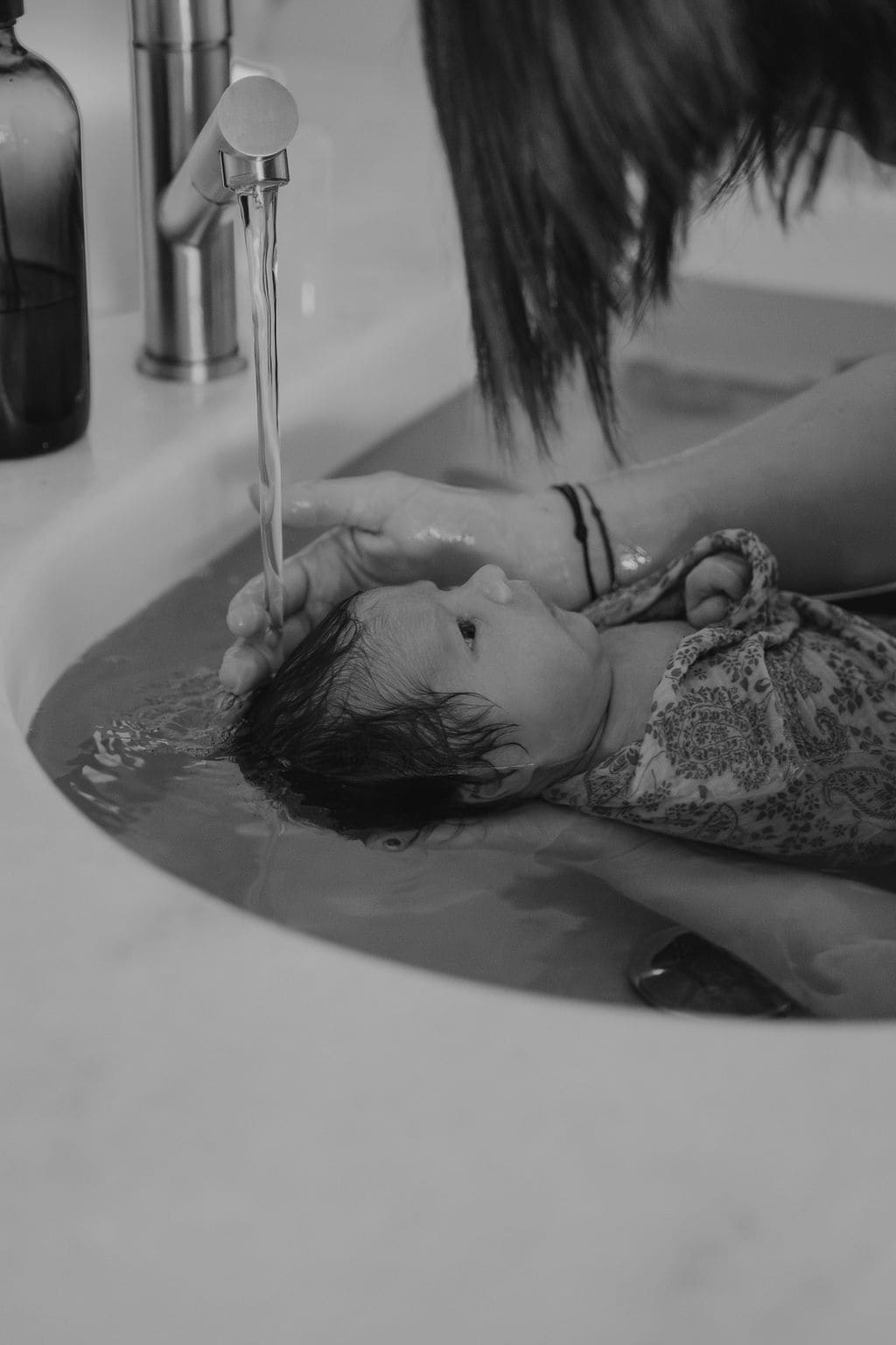 Thérapeutique bain bébé biarritz photographie