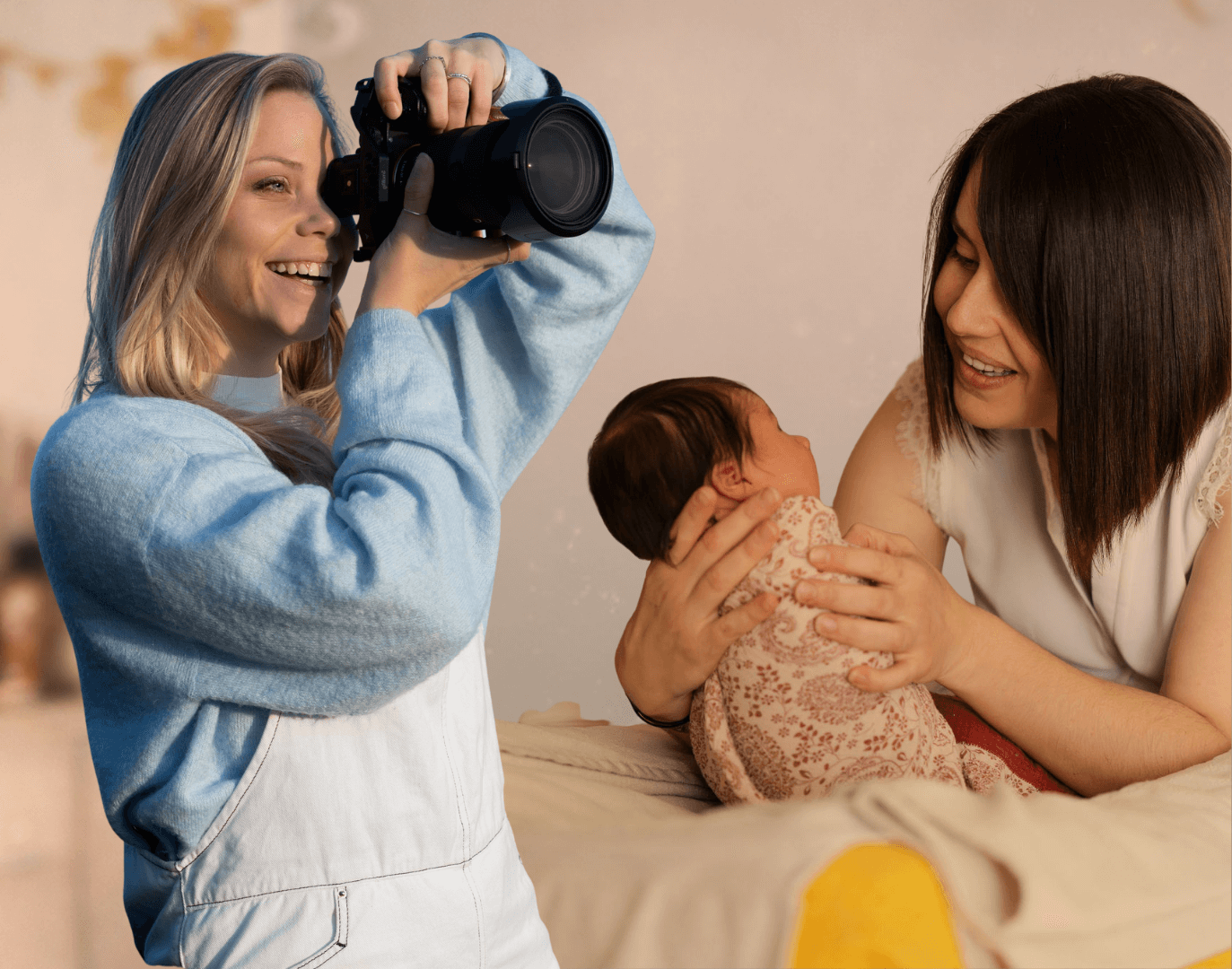 Thérapeutique bain bébé Fantine Aurore - FANTINE PLOUVIER PHOTOGRAPHIE Aurore ESCAPADE BIEN NAÎTRE<br />
 BIARRITZ