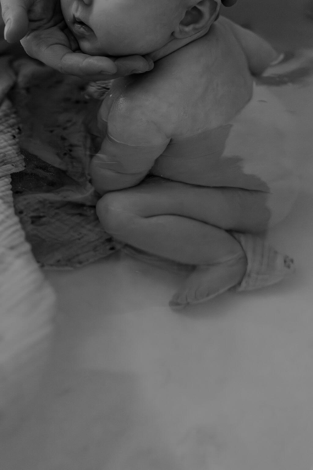 Thérapeutique bain bébé biarritz photographie